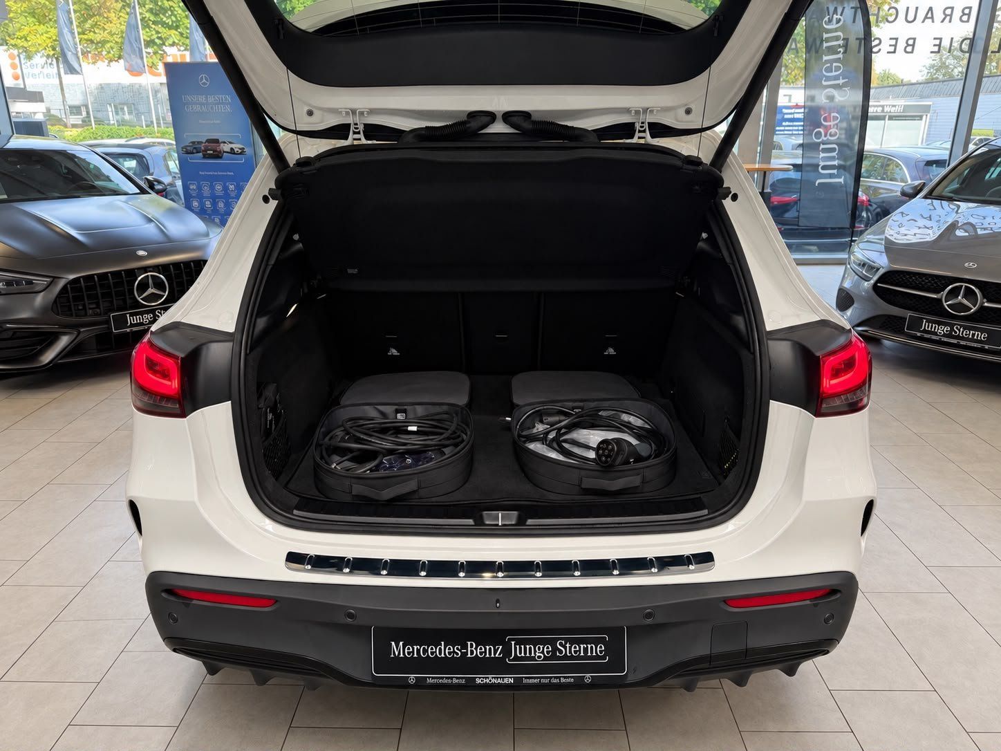 Fahrzeugabbildung Mercedes-Benz EQA 250 AMG NIGHT+KAMERA+MEMORY+LED+CARPLAY+TOTW