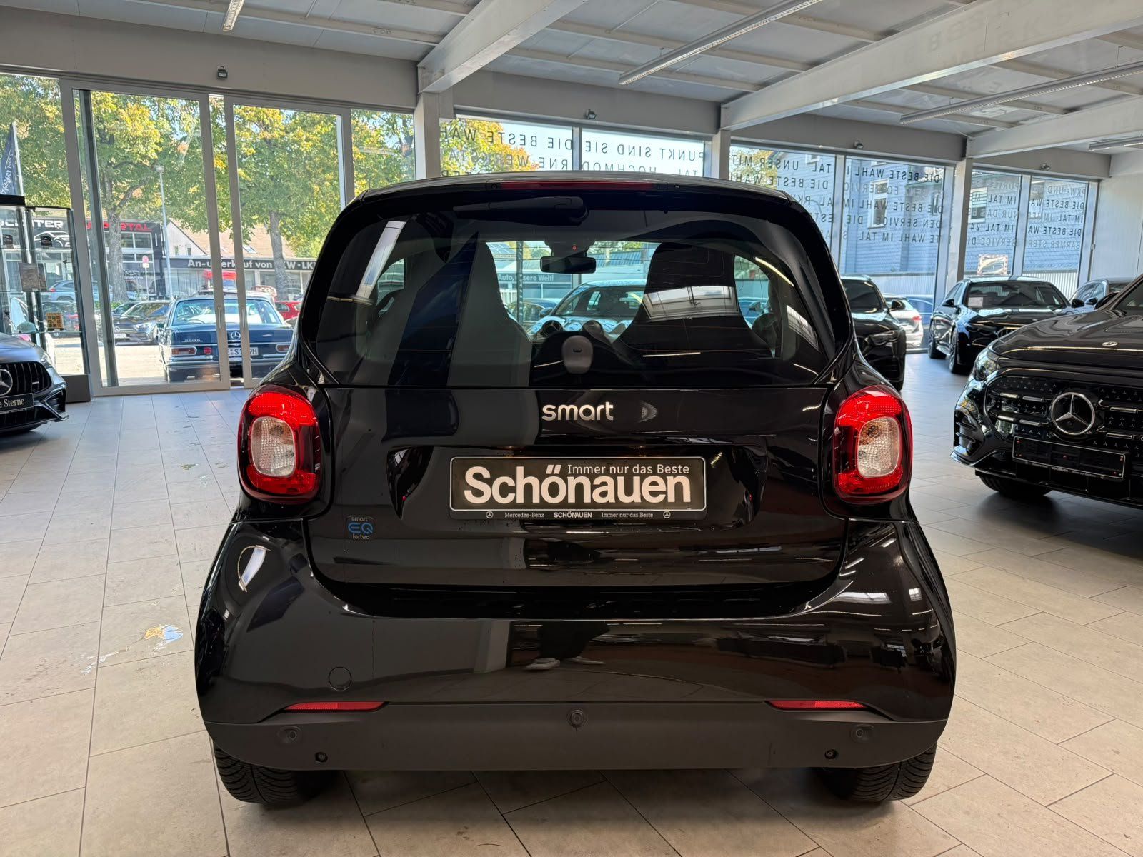 Fahrzeugabbildung Smart EQ fortwo Coupé 22KW+PURE+KLIMA+DAB+EINPARKHILFE