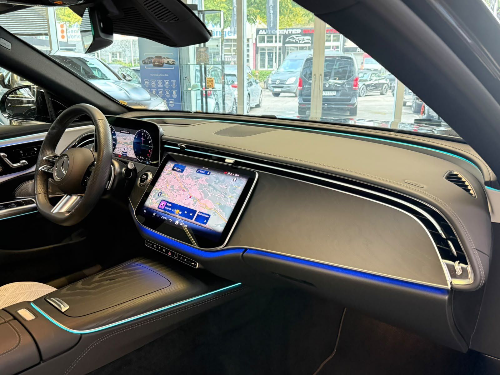 Fahrzeugabbildung Mercedes-Benz E 300de T AMG+AIRM+PREMIUM+HUD+BURM4D+AHK+NAPPA
