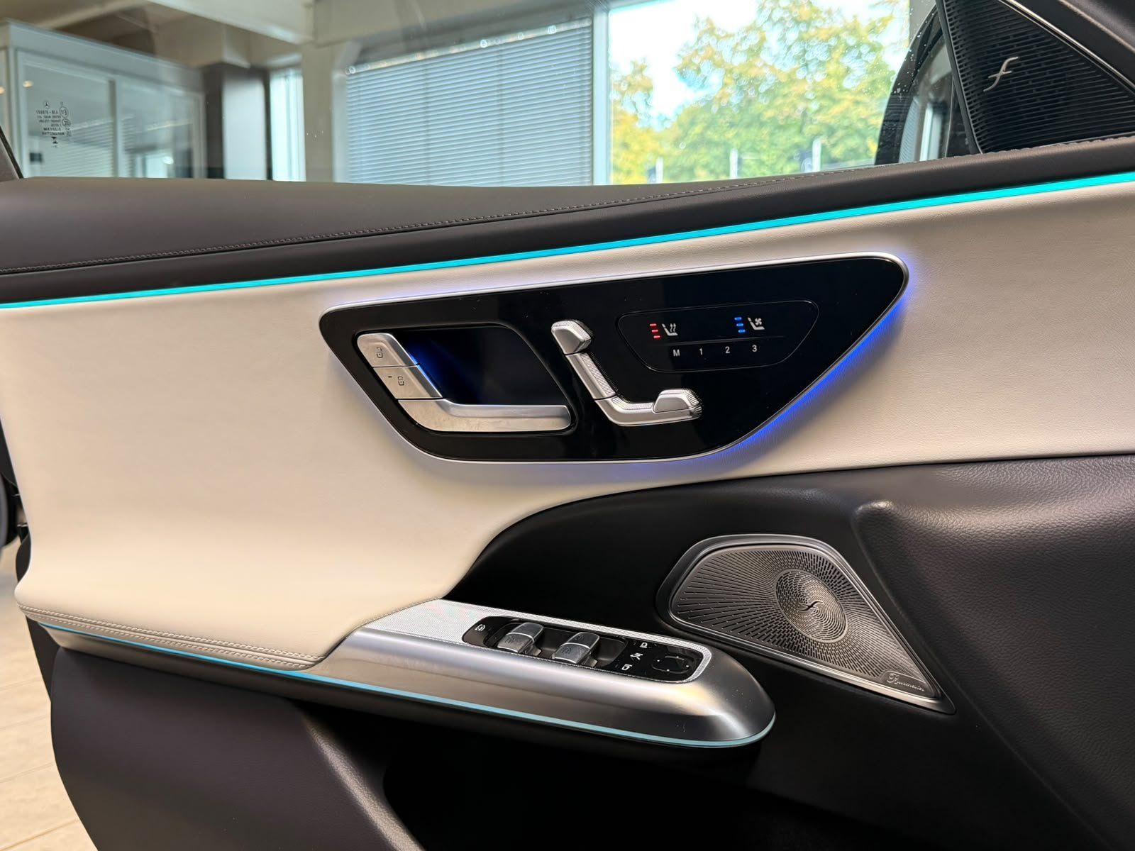 Fahrzeugabbildung Mercedes-Benz E 300de T AMG+AIRM+PREMIUM+HUD+BURM4D+AHK+NAPPA