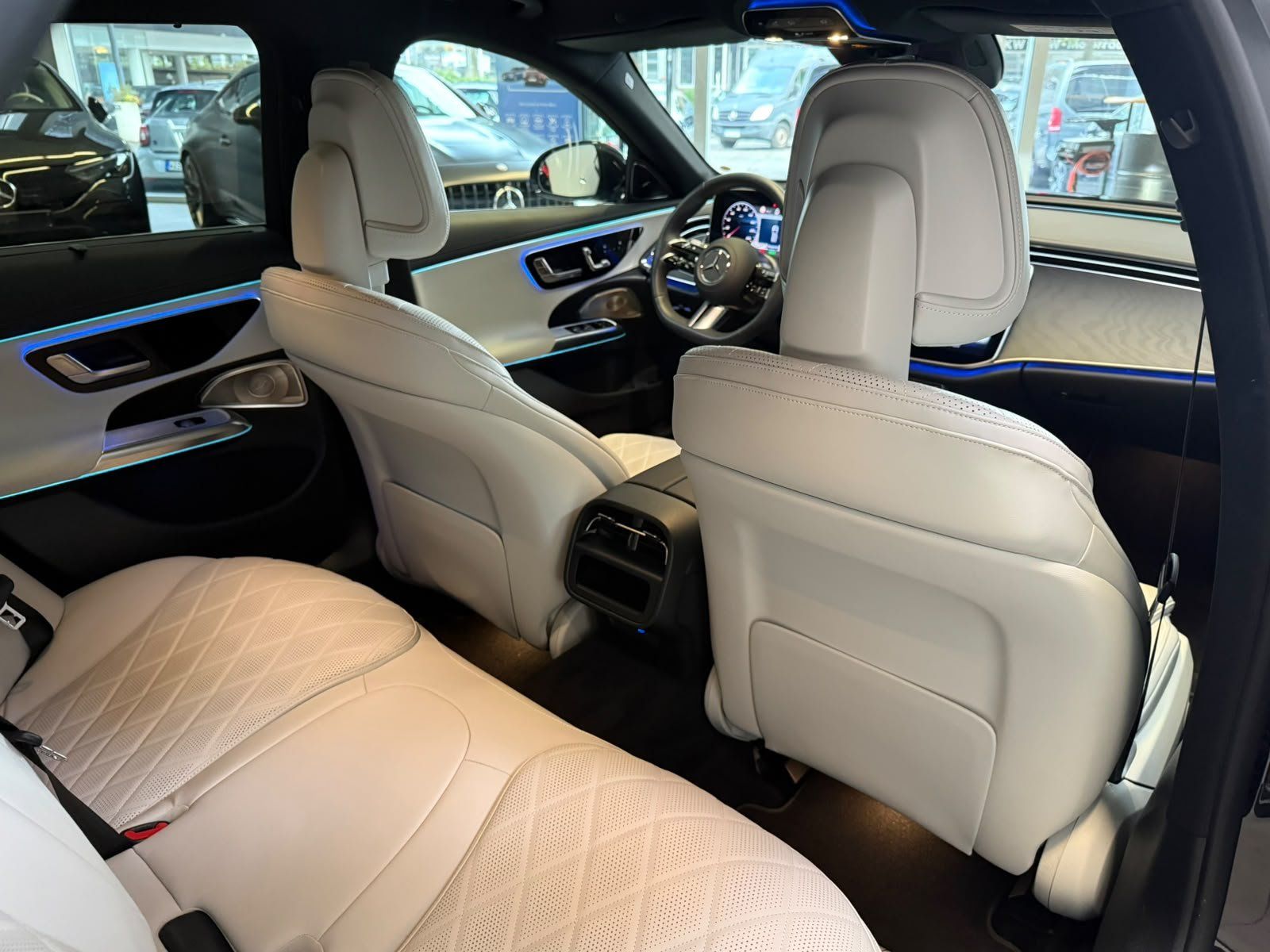 Fahrzeugabbildung Mercedes-Benz E 300de T AMG+AIRM+PREMIUM+HUD+BURM4D+AHK+NAPPA