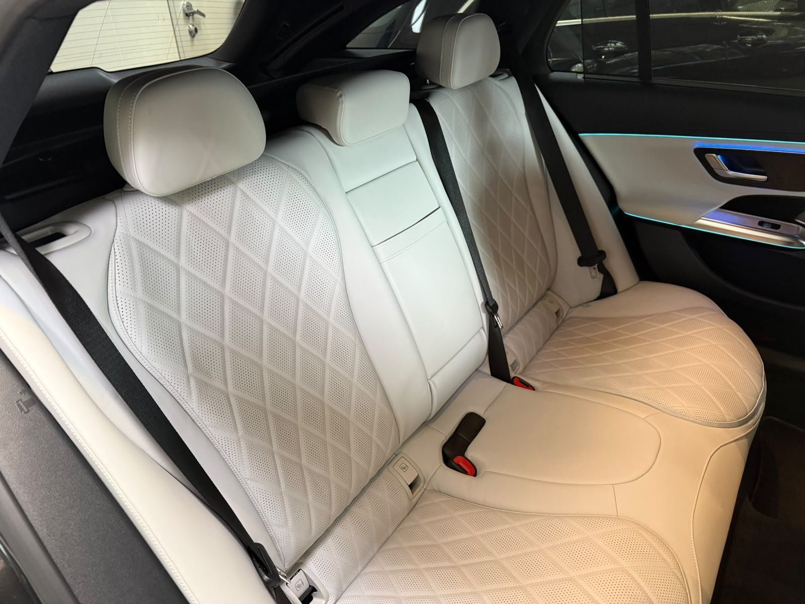 Fahrzeugabbildung Mercedes-Benz E 300de T AMG+AIRM+PREMIUM+HUD+BURM4D+AHK+NAPPA