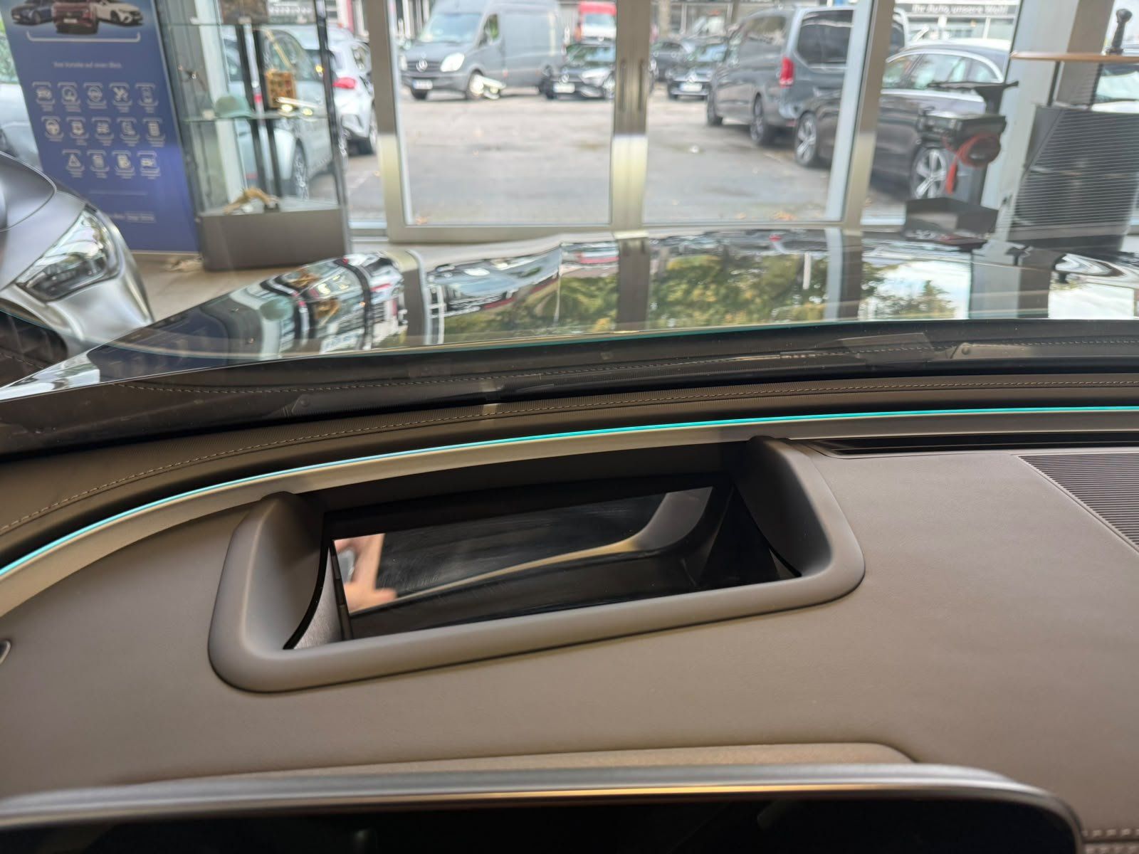 Fahrzeugabbildung Mercedes-Benz E 300de T AMG+AIRM+PREMIUM+HUD+BURM4D+AHK+NAPPA