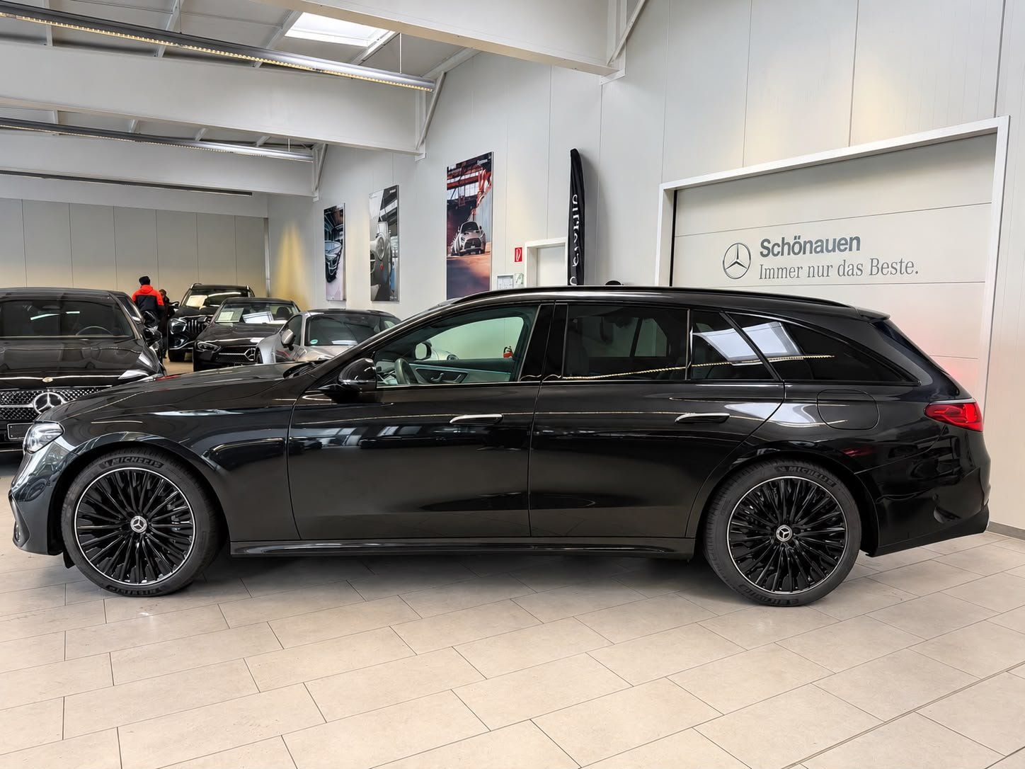 Fahrzeugabbildung Mercedes-Benz E 300de T AMG+AIRM+PREMIUM+HUD+BURM4D+AHK+NAPPA