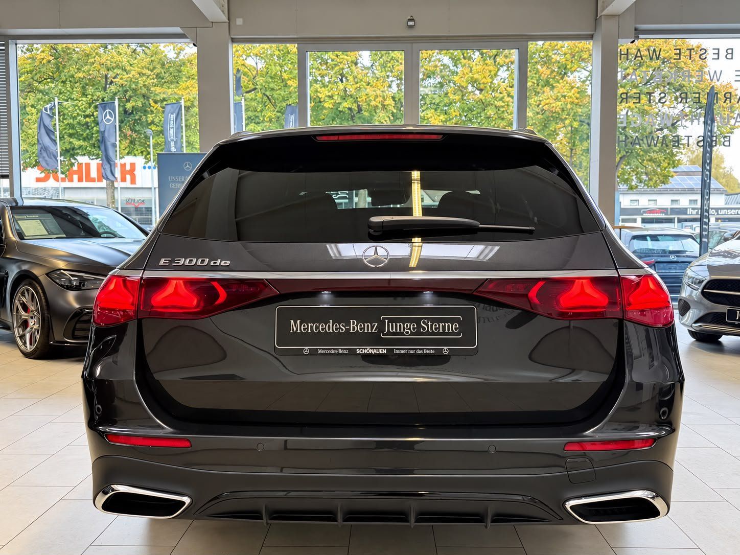 Fahrzeugabbildung Mercedes-Benz E 300de T AMG+AIRM+PREMIUM+HUD+BURM4D+AHK+NAPPA