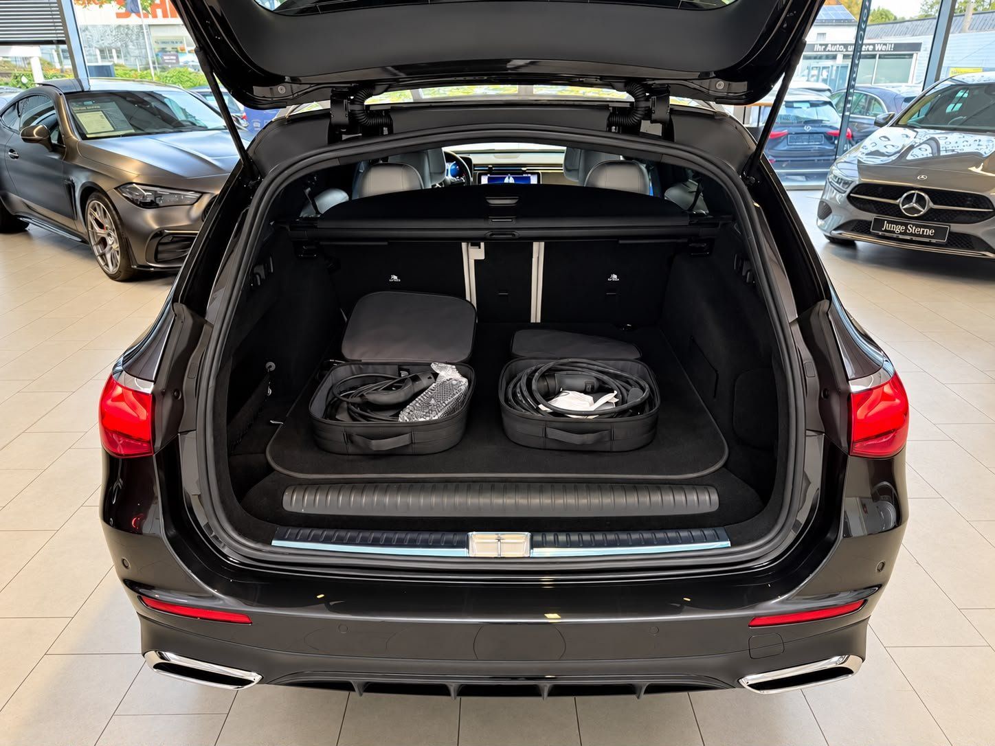 Fahrzeugabbildung Mercedes-Benz E 300de T AMG+AIRM+PREMIUM+HUD+BURM4D+AHK+NAPPA