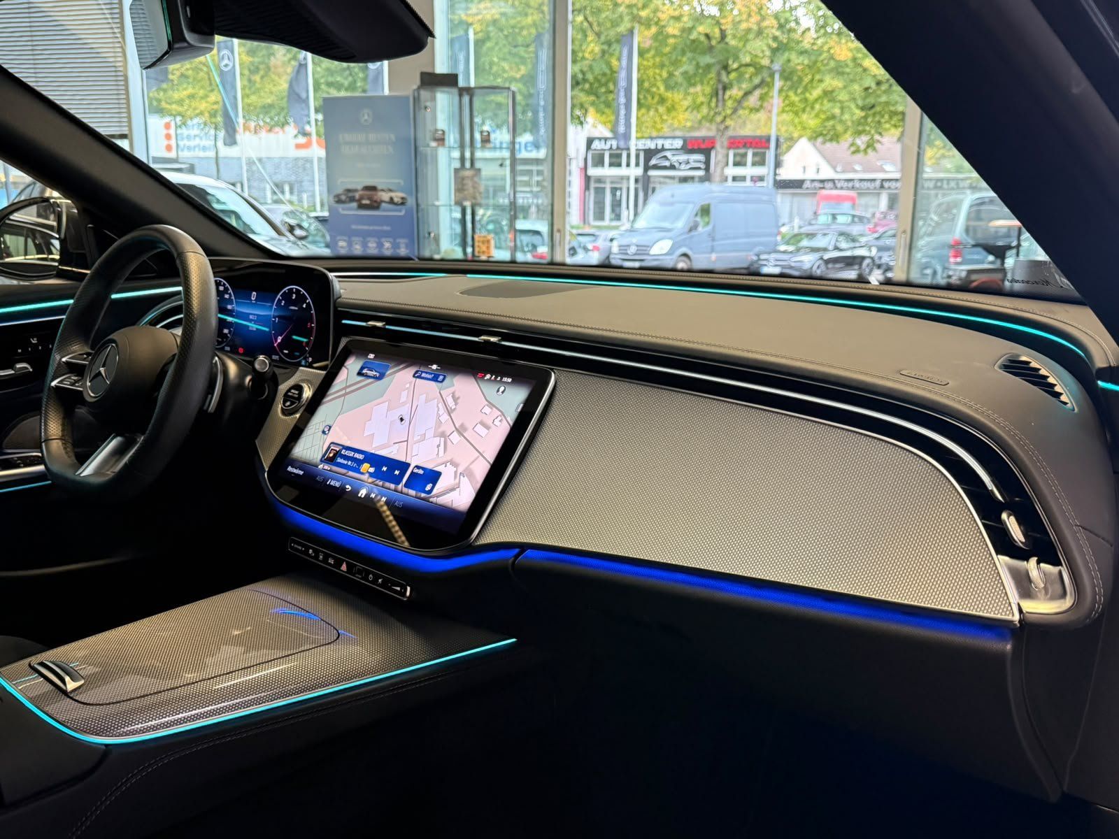 Fahrzeugabbildung Mercedes-Benz E 220d 4M T AMG+AIRMATIC+STHZ+PANO+BURM4D+HUD+3D