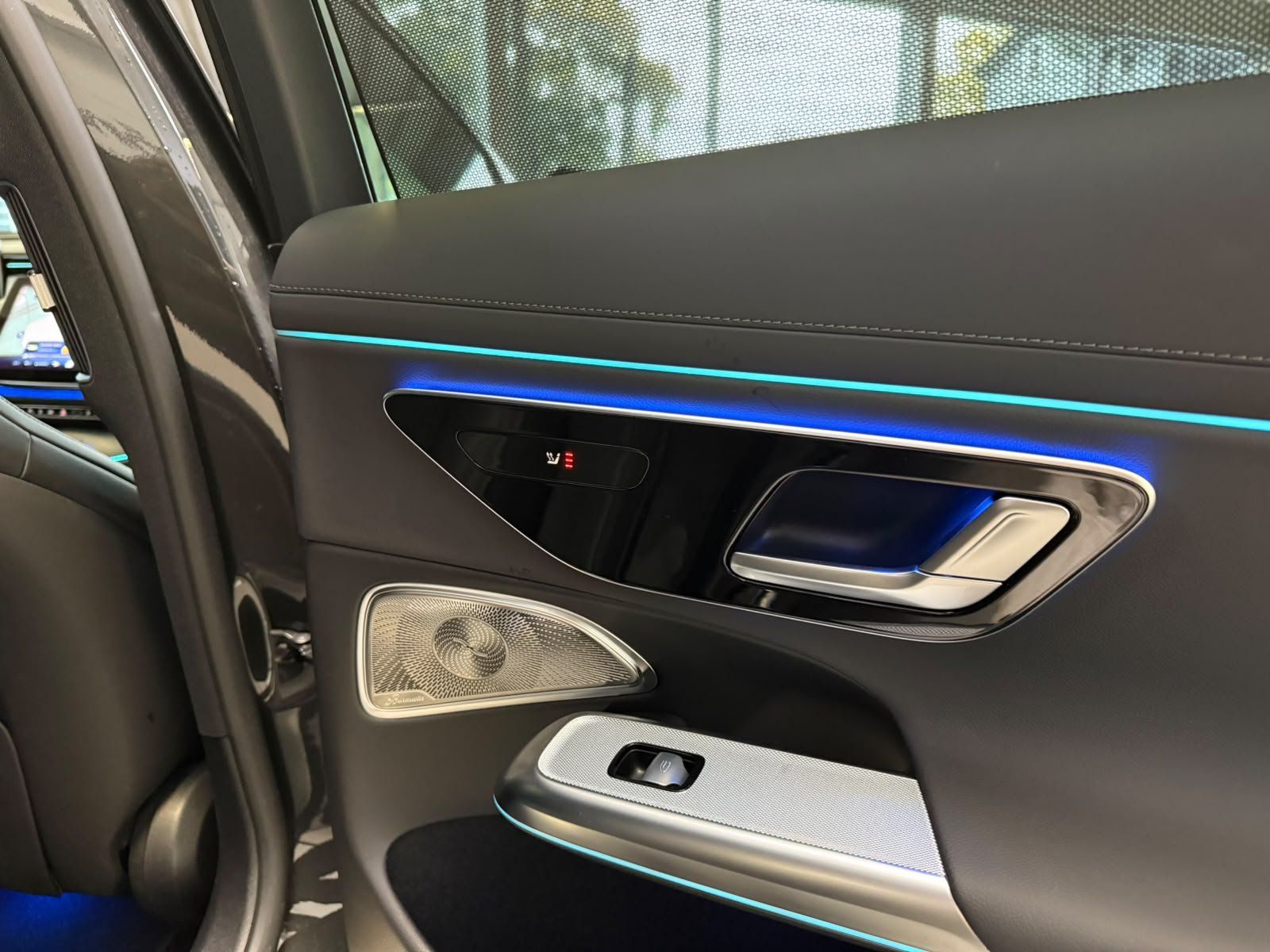 Fahrzeugabbildung Mercedes-Benz E 220d 4M T AMG+AIRMATIC+STHZ+PANO+BURM4D+HUD+3D