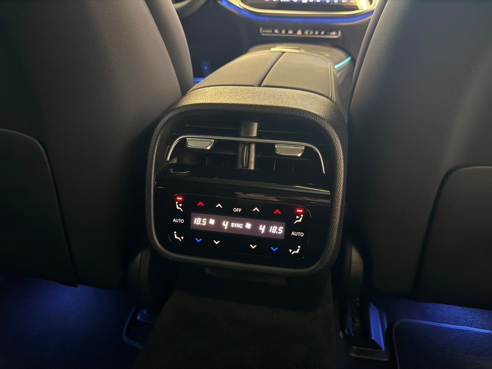 Fahrzeugabbildung Mercedes-Benz E 220d 4M T AMG+AIRMATIC+STHZ+PANO+BURM4D+HUD+3D
