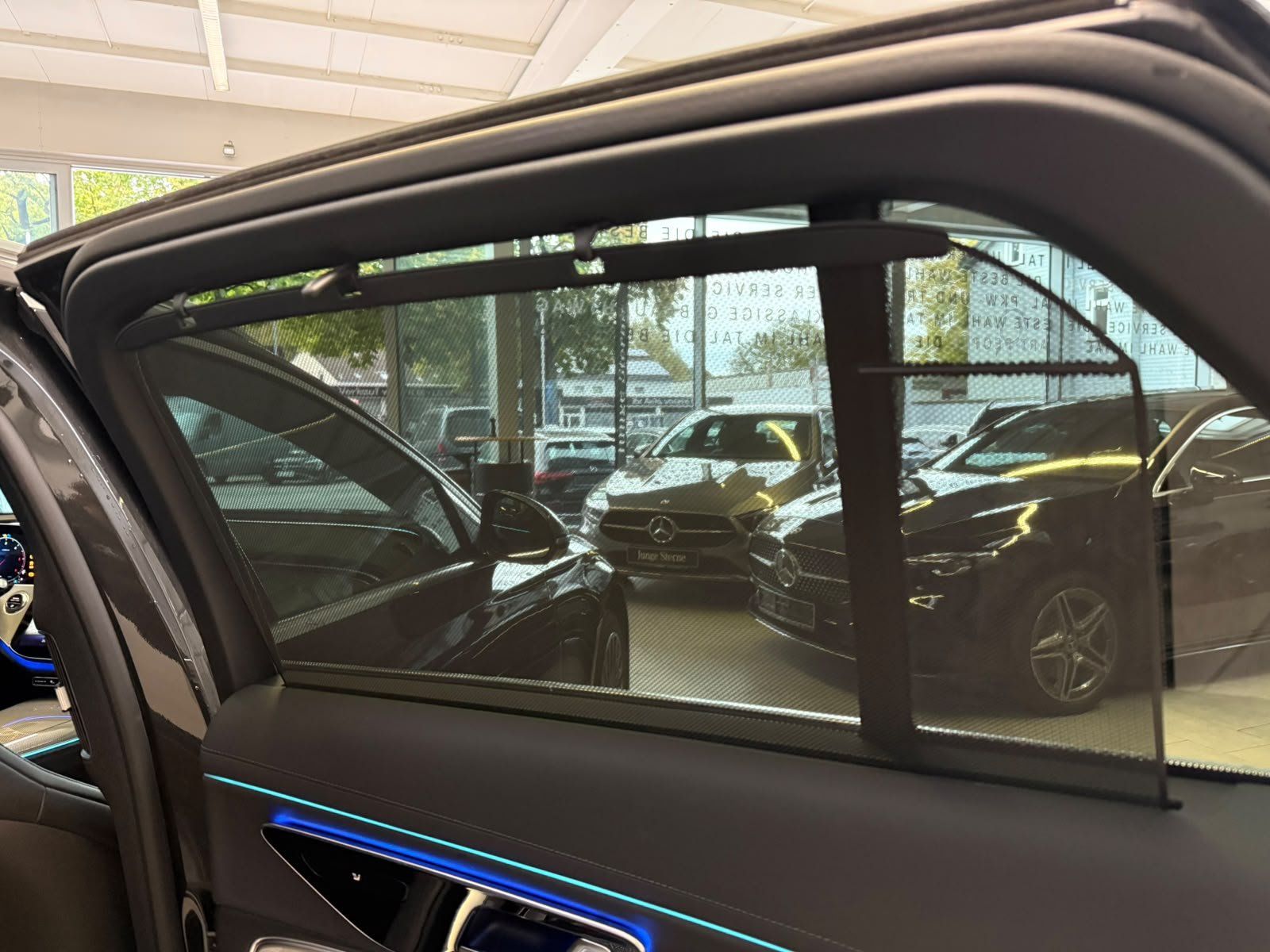 Fahrzeugabbildung Mercedes-Benz E 220d 4M T AMG+AIRMATIC+STHZ+PANO+BURM4D+HUD+3D