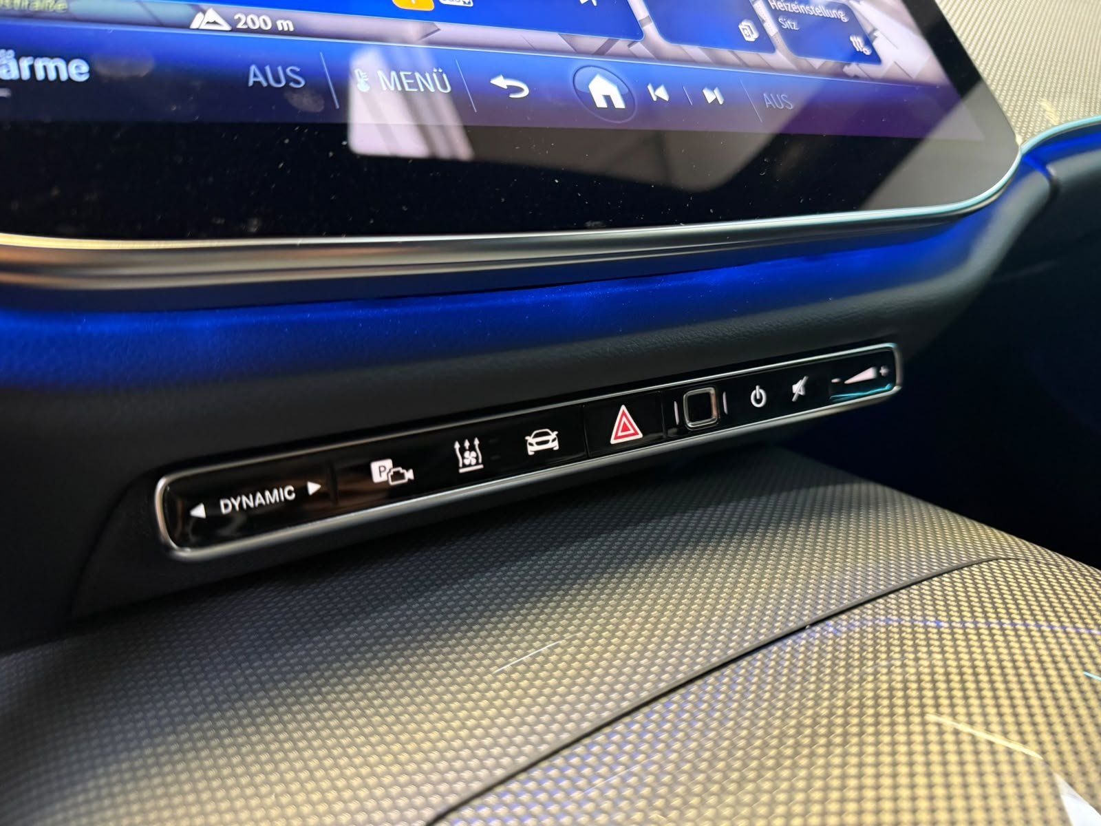Fahrzeugabbildung Mercedes-Benz E 220d 4M T AMG+AIRMATIC+STHZ+PANO+BURM4D+HUD+3D