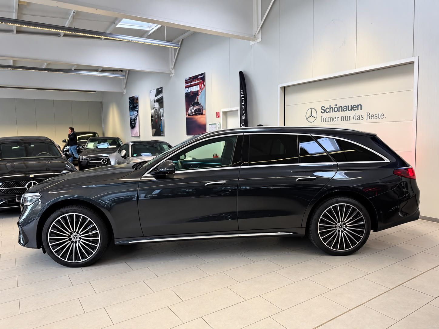 Fahrzeugabbildung Mercedes-Benz E 220d 4M T AMG+AIRMATIC+STHZ+PANO+BURM4D+HUD+3D