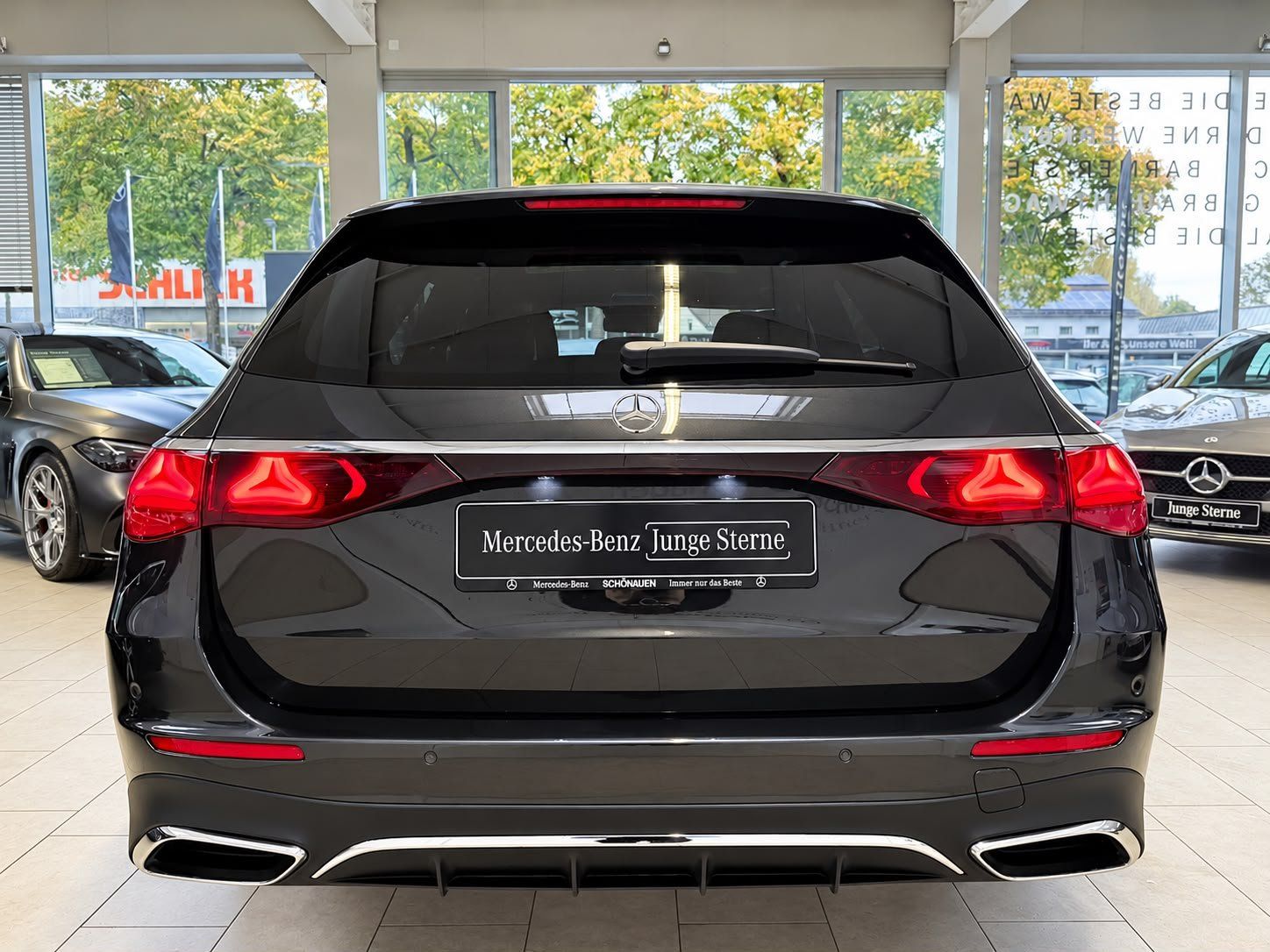 Fahrzeugabbildung Mercedes-Benz E 220d 4M T AMG+AIRMATIC+STHZ+PANO+BURM4D+HUD+3D