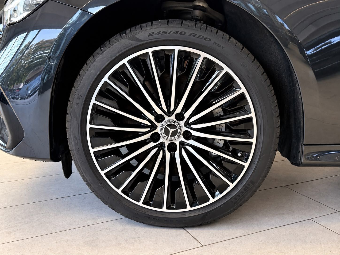 Fahrzeugabbildung Mercedes-Benz E 220d 4M T AMG+AIRMATIC+STHZ+PANO+BURM4D+HUD+3D