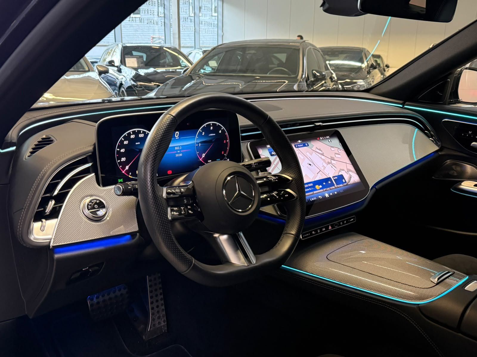 Fahrzeugabbildung Mercedes-Benz E 220d 4M T AMG+AIRMATIC+STHZ+PANO+BURM4D+HUD+3D